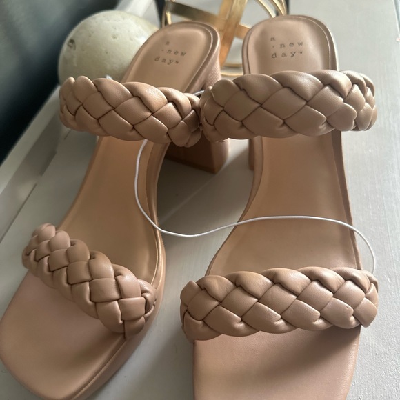 A new day platform sandals size 11 - Picture 3 of 4
